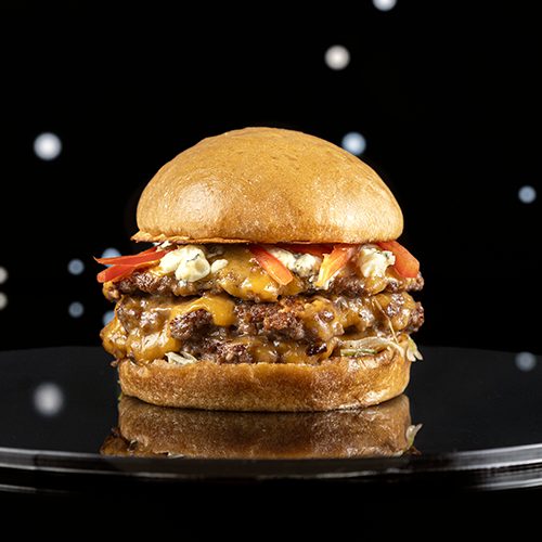 Above and Below smash burger Above and Below smash burger sa plavim sirom i crvenom paprikom — Intergalactic Diner, Beograd