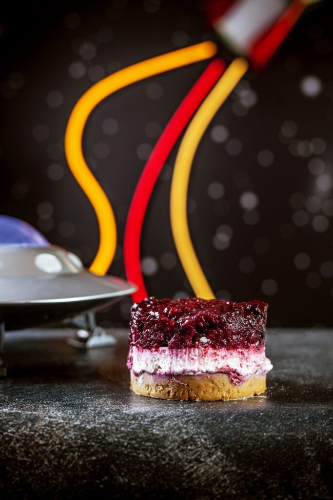 Marsian Cheese Cake sa šumskim voćem — Intergalactic Diner, Beograd
