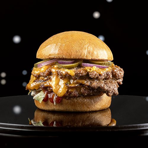 Original Smash burger Original Smash burger sa čedarom, krastavčićima i crvenim lukom — Intergalactic Diner, Beograd