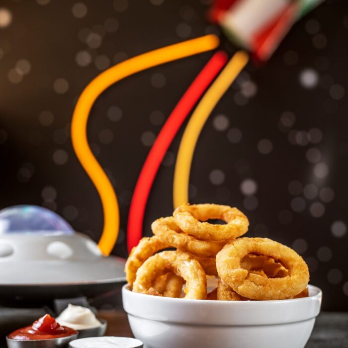 Saturn Rings Saturn Rings — pohovani kolutovi luka sa sosevima — Intergalactic Diner, Beograd