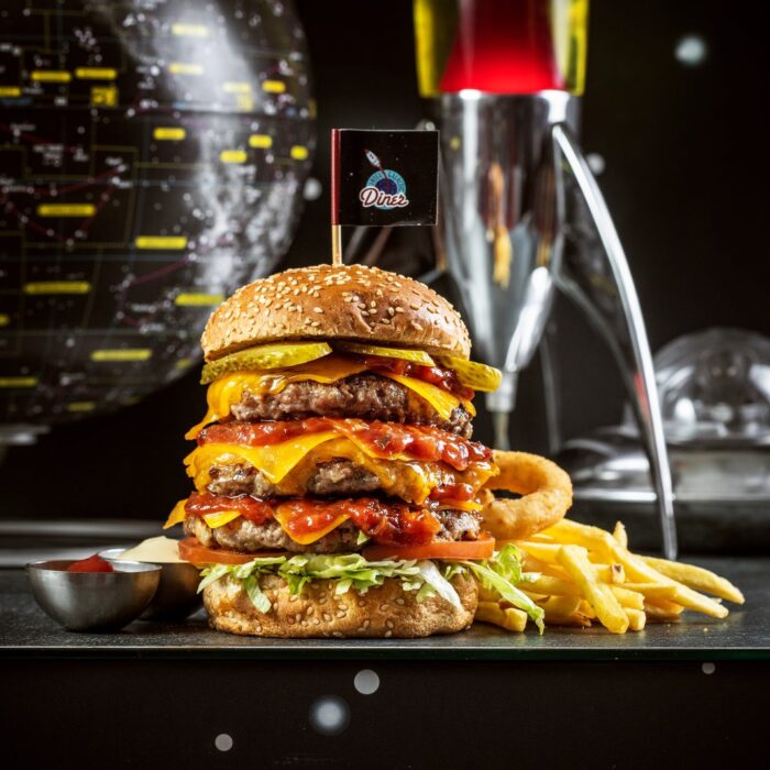 Triple Trip burger Triple Trip burger sa tri mesa i tri sira — Intergalactic Diner, Beograd