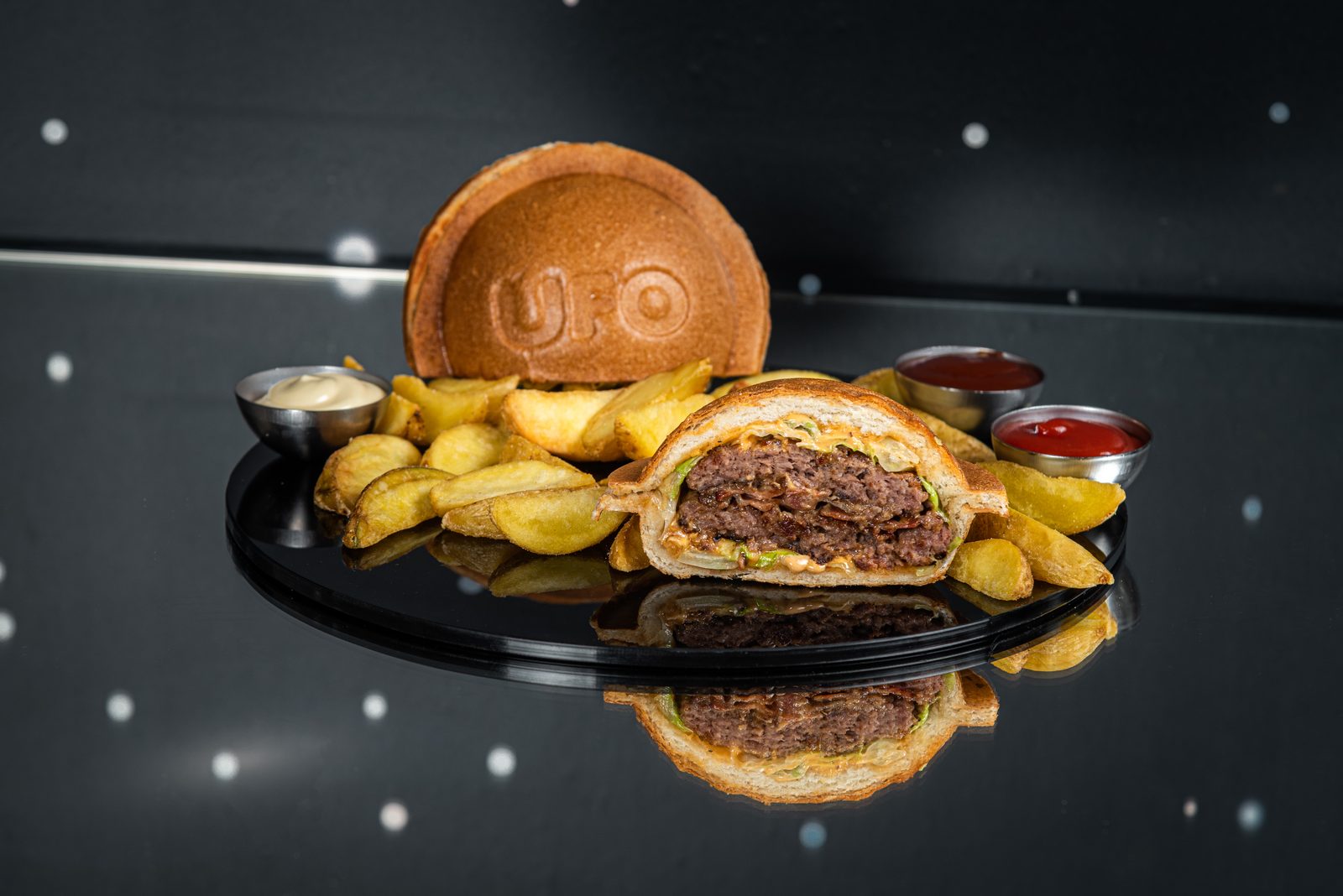 UFO burger Alien Chow — Intergalactic Diner Beograd