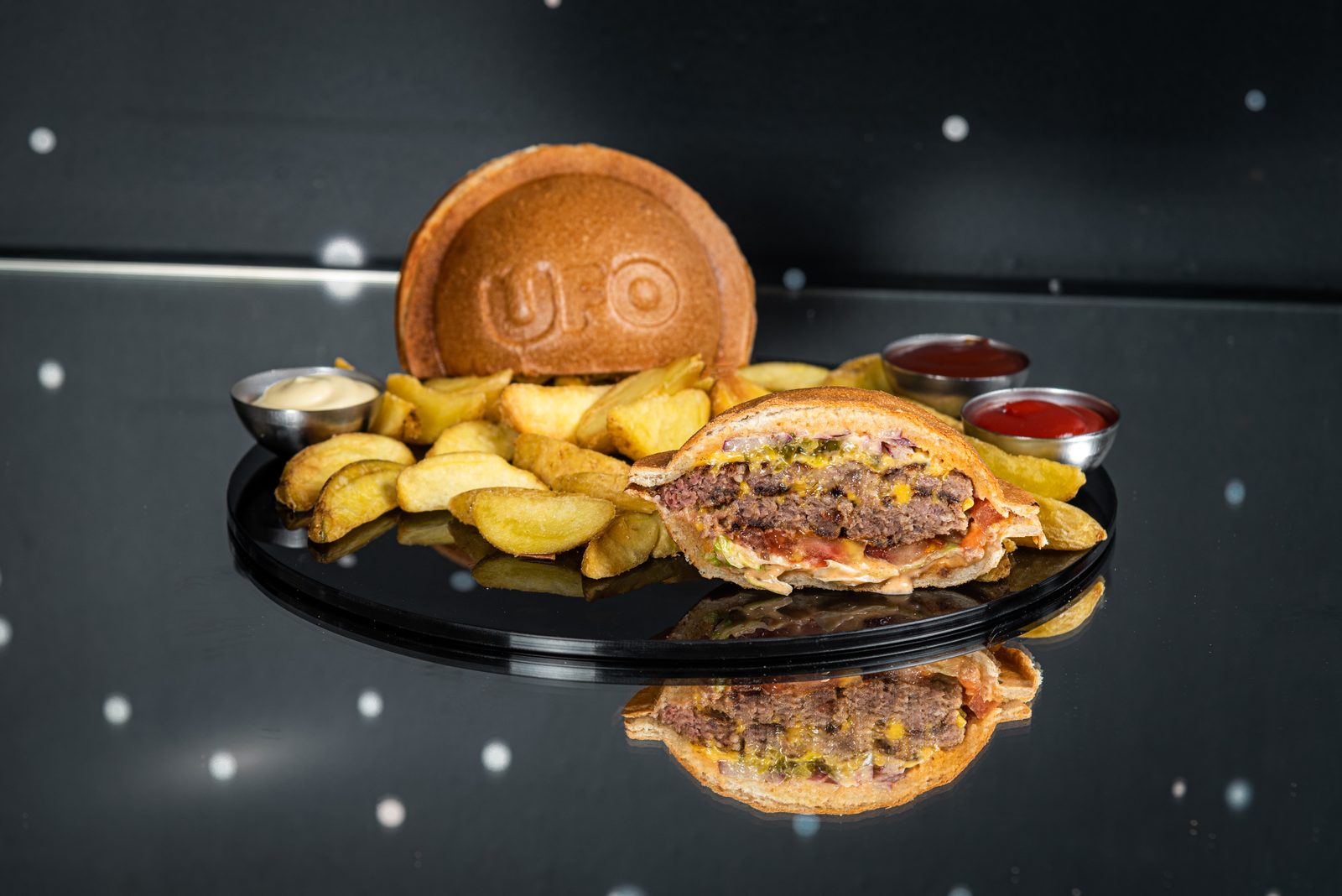 UFO burger High Orbit — Intergalactic Diner Beograd