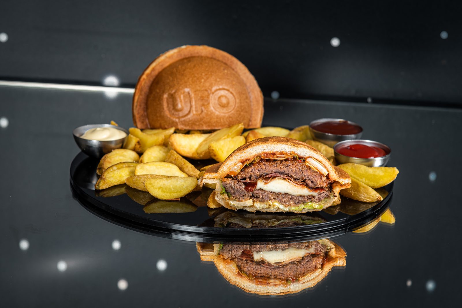 UFO burger Tron — Intergalactic Diner Beograd